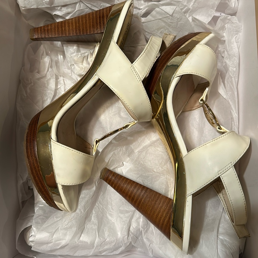 Michael Kors Charm T Strap 8M